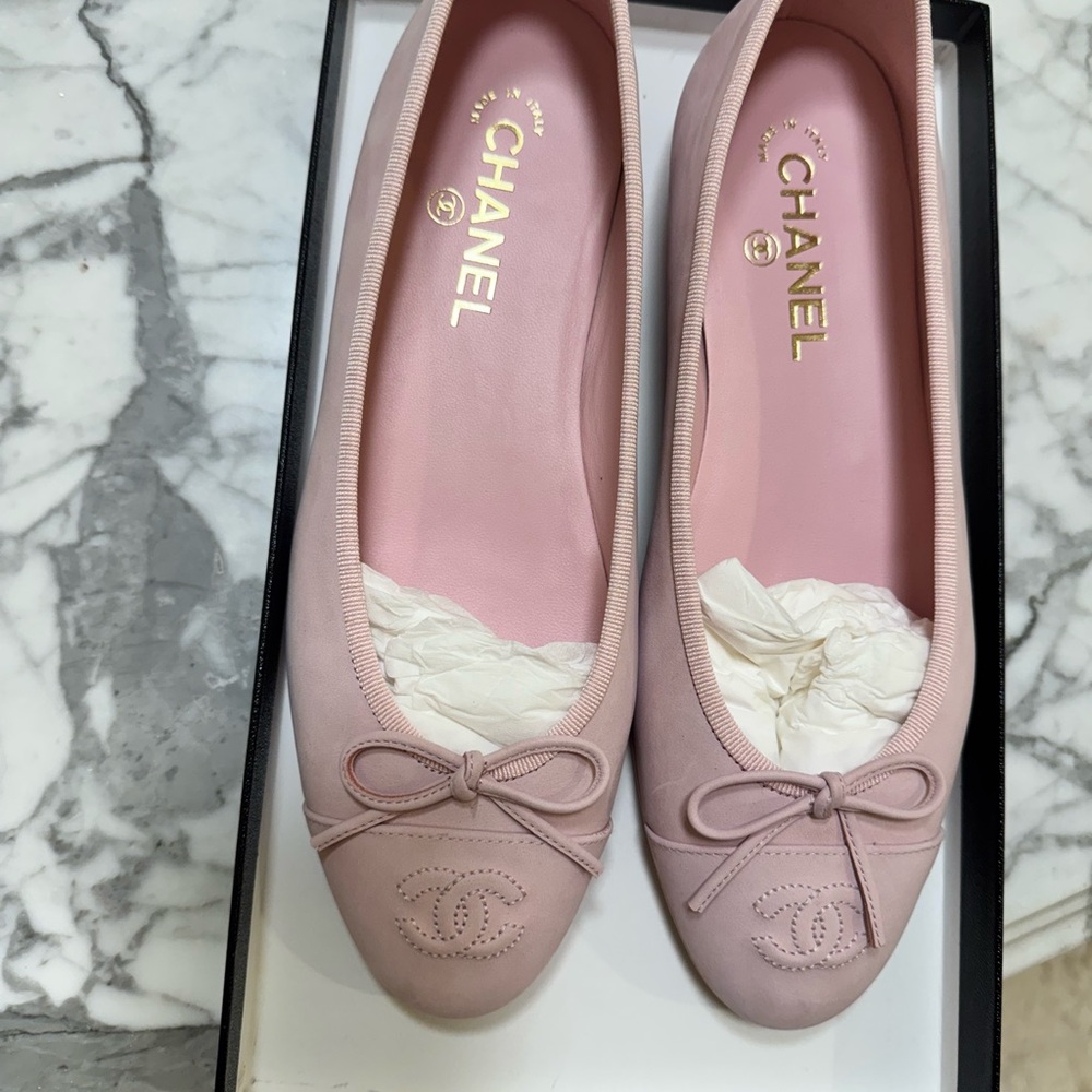 Brand New Never Worn Chanel Pink on Pink Suede Ballet Flats 39.5